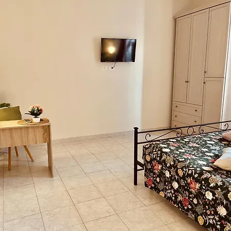 Casa Noemi Apartment *